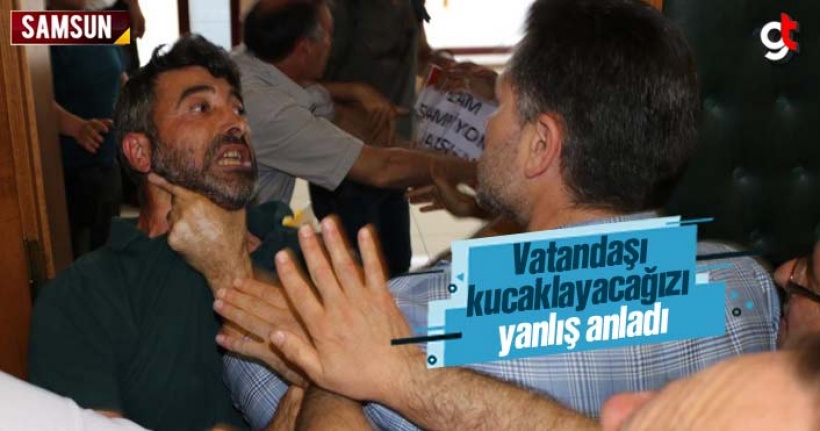 Samsun'da su zammını protesto etmek isteyen vatandaşın boğazını sıktı