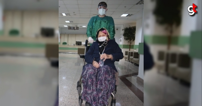Samsun'da 100 yaşındaki kadın Kovid-19'u yendi