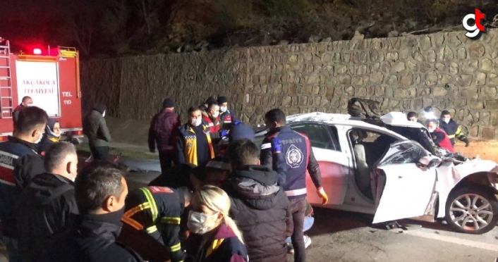 Düzce'de otomobil ile yolcu otobüsü çarpıştı: 3 ölü, 11 yaralı