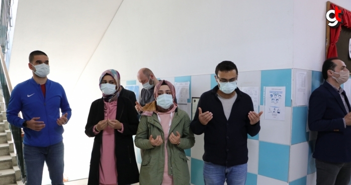Havza'da Kovid-19 nedeniyle ölen öğretmen görev yaptığı okulda anıldı