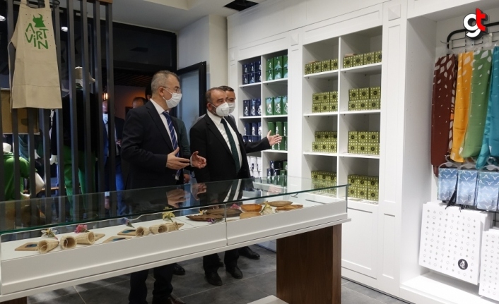Artvin Valisi Yılmaz Doruk, Artvin Marka Ürünler Mağazasını ziyaret etti