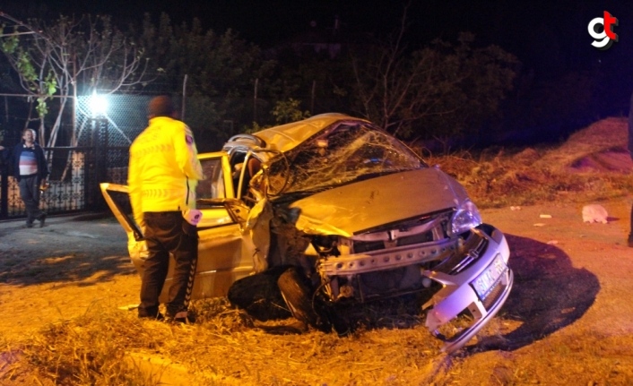 Kastamonu'da traktörün römorkuna çarpan otomobildeki 3 kişi yaralandı