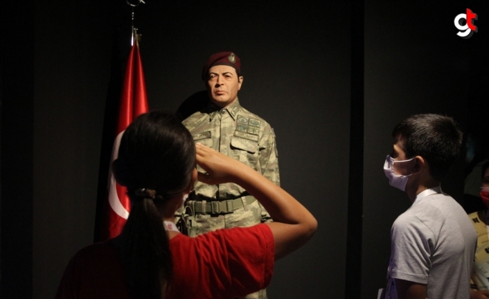 15 Temmuz Şehitler Köprüsü'nde darbecilere karşı direniş, öğrencilere minyatür objelerle anlatılıyor