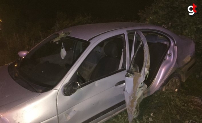 Samsun Çarşamba'da otomobilin refüje çarptığı kazada 2 kişi yaralandı