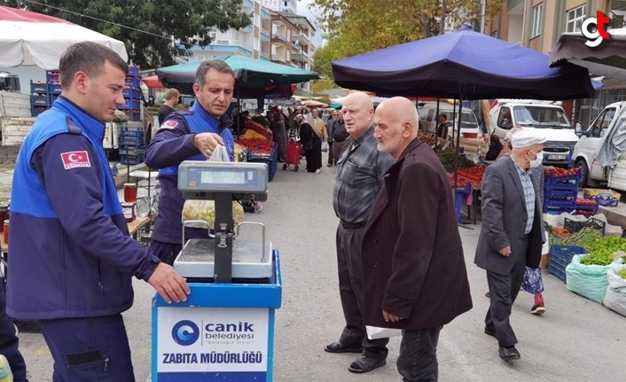 Canik Zabıta ekipleri pazarda ölçüm yaptı